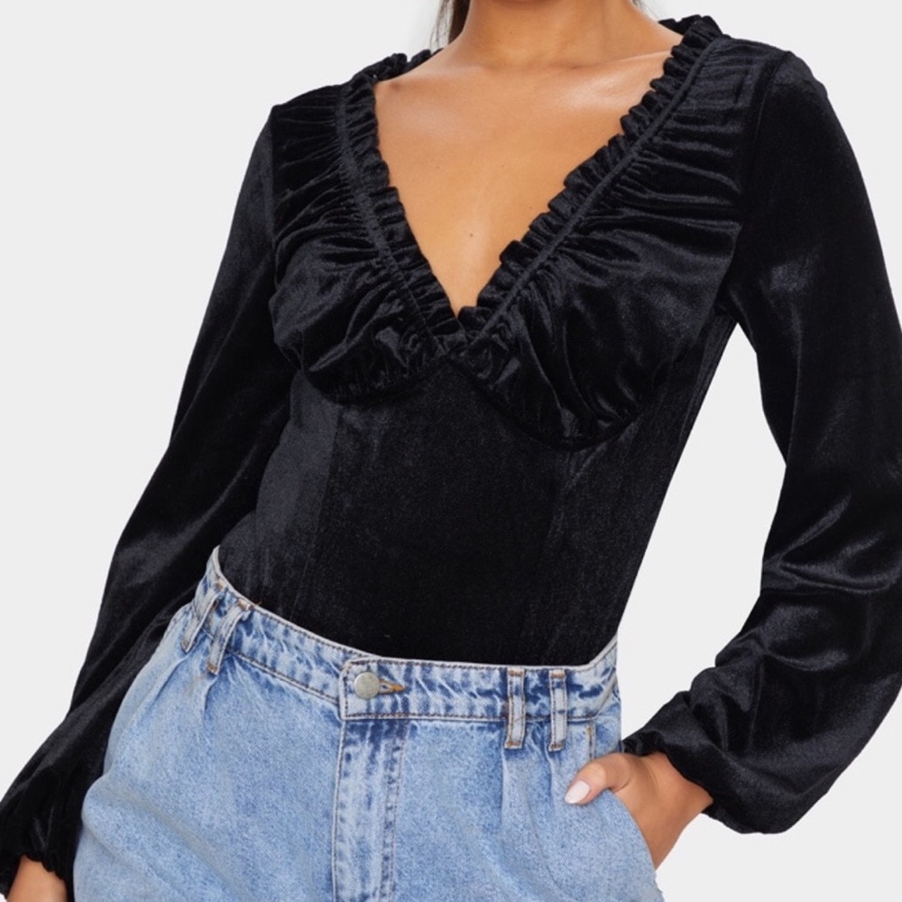 PrettyLittleThing Black Velvet Frill Bodysuit
